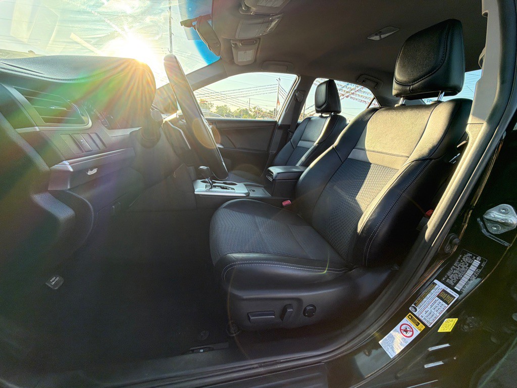 2014 Toyota Camry Image 9