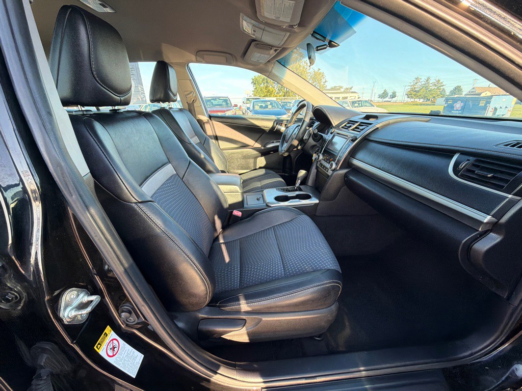 2014 Toyota Camry Image 12