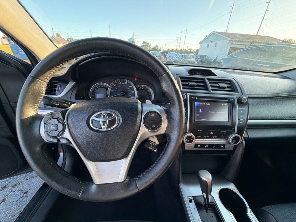 2014 Toyota Camry Image 17