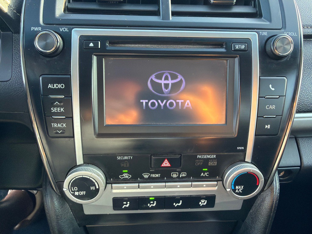 2014 Toyota Camry Image 18