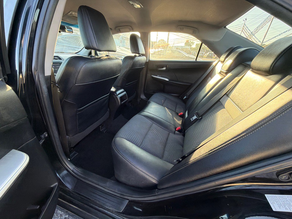 2014 Toyota Camry Image 24