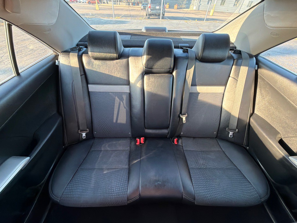 2014 Toyota Camry Image 32