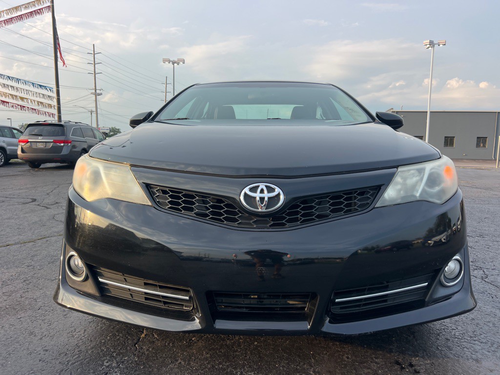 2012 Toyota Camry Image 2