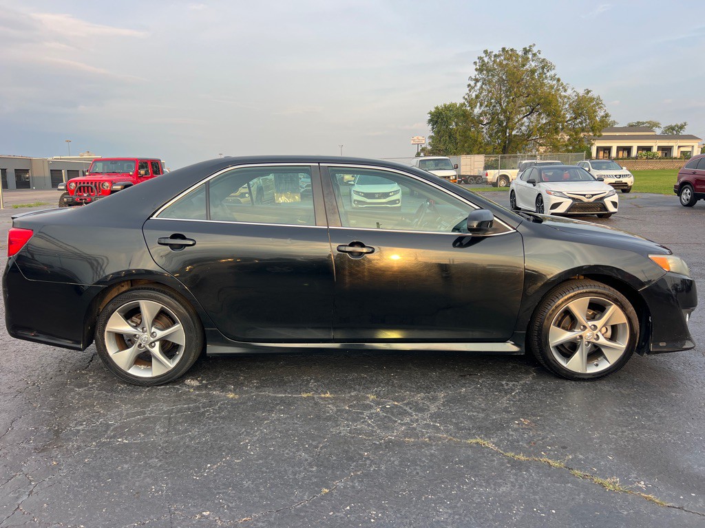 2012 Toyota Camry Image 12