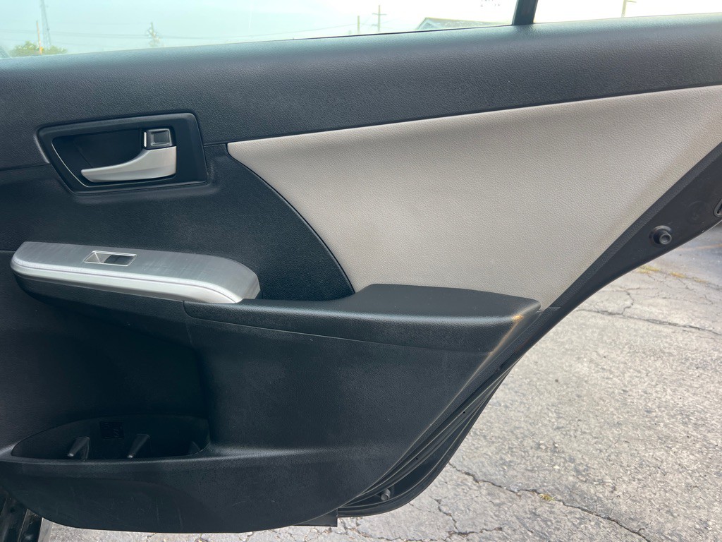 2012 Toyota Camry Image 16