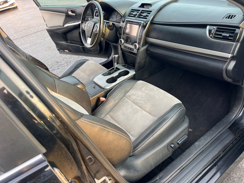 2012 Toyota Camry Image 19