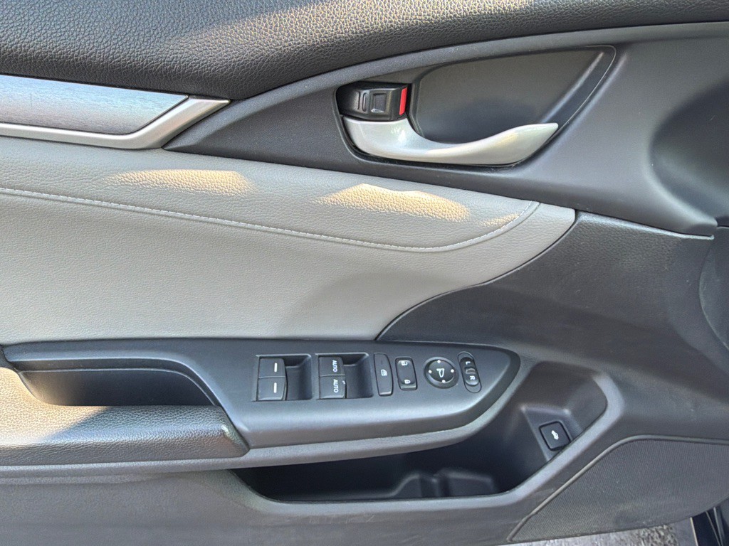 2016 Honda Civic Image 12