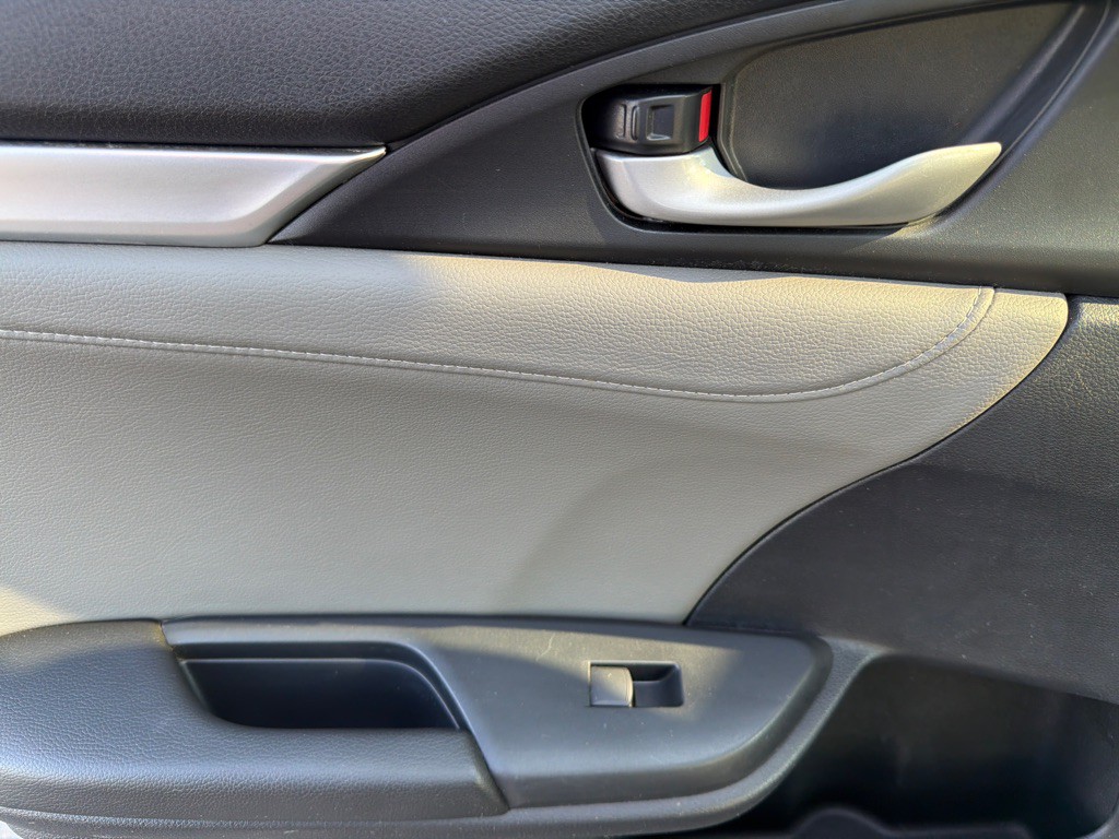 2016 Honda Civic Image 29