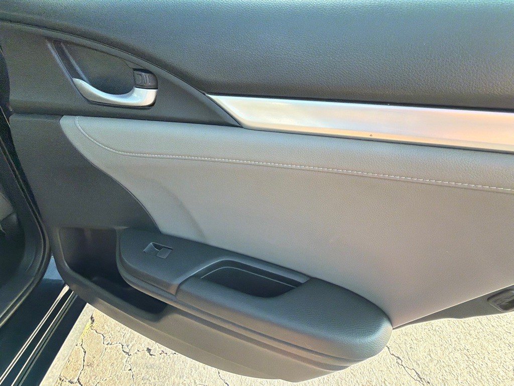 2016 Honda Civic Image 32