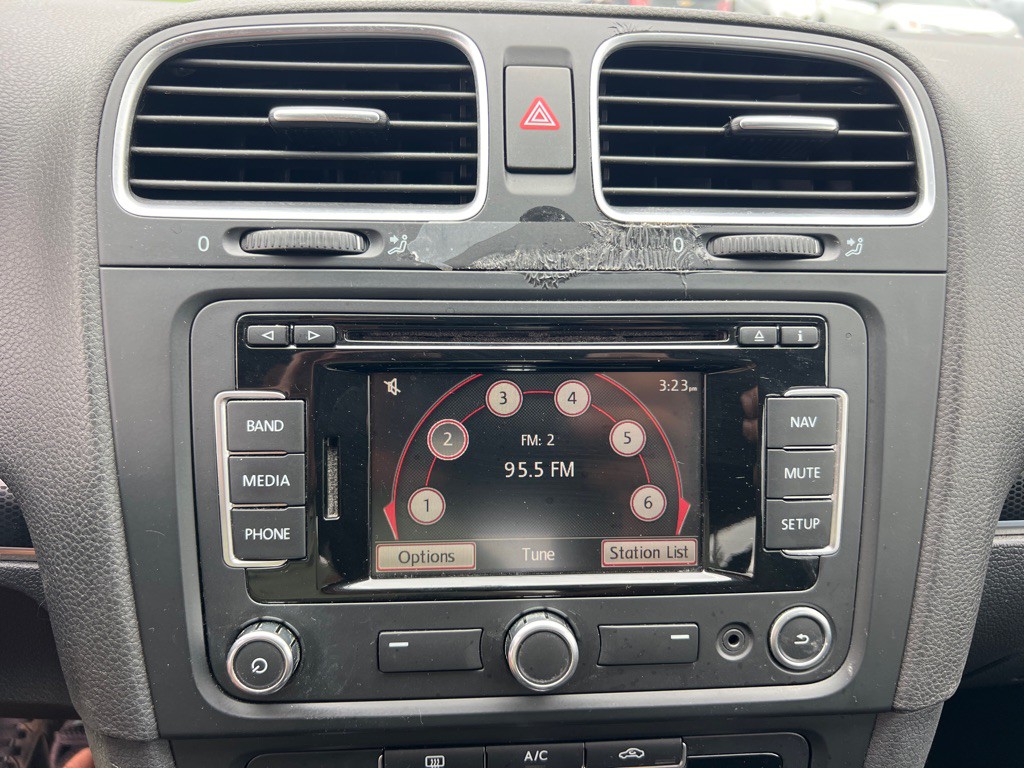2014 Volkswagen GTI Image 30