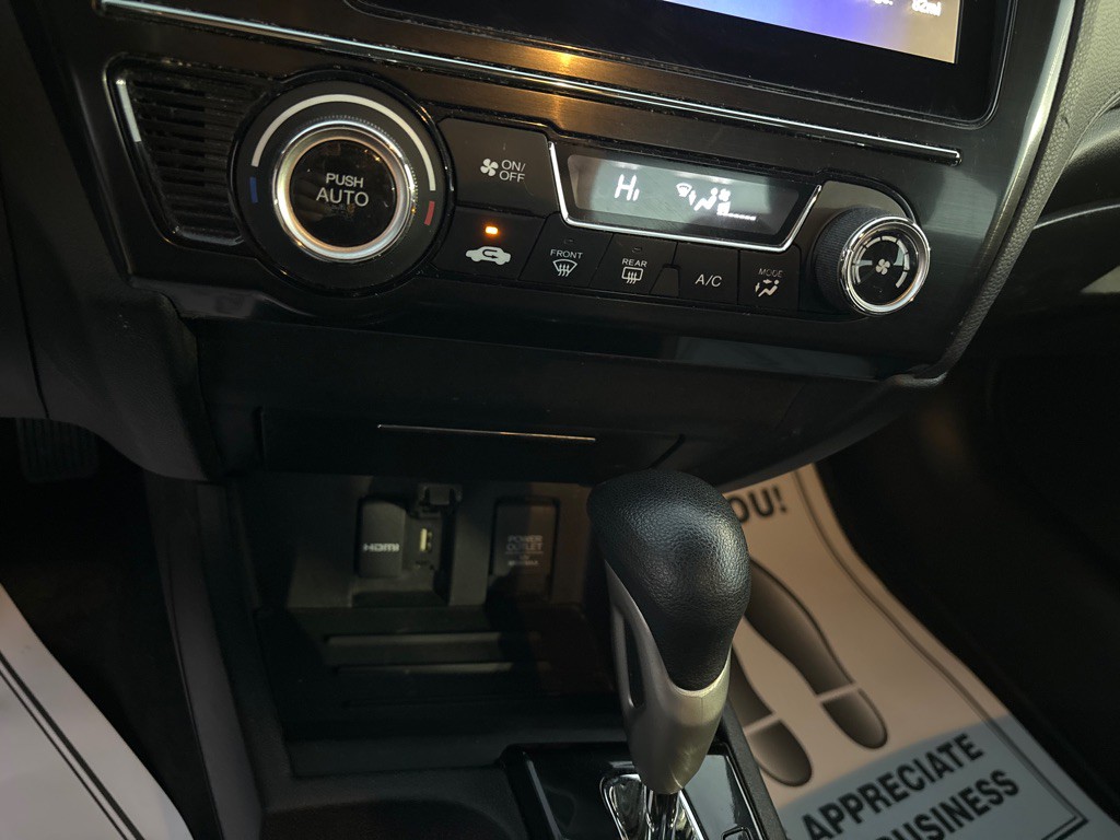 2015 Honda Civic Image 30