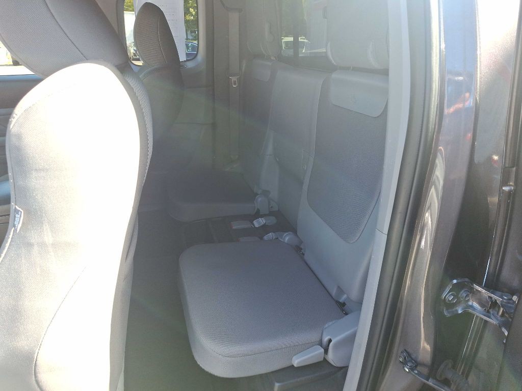 2015 Toyota Tacoma Image 10