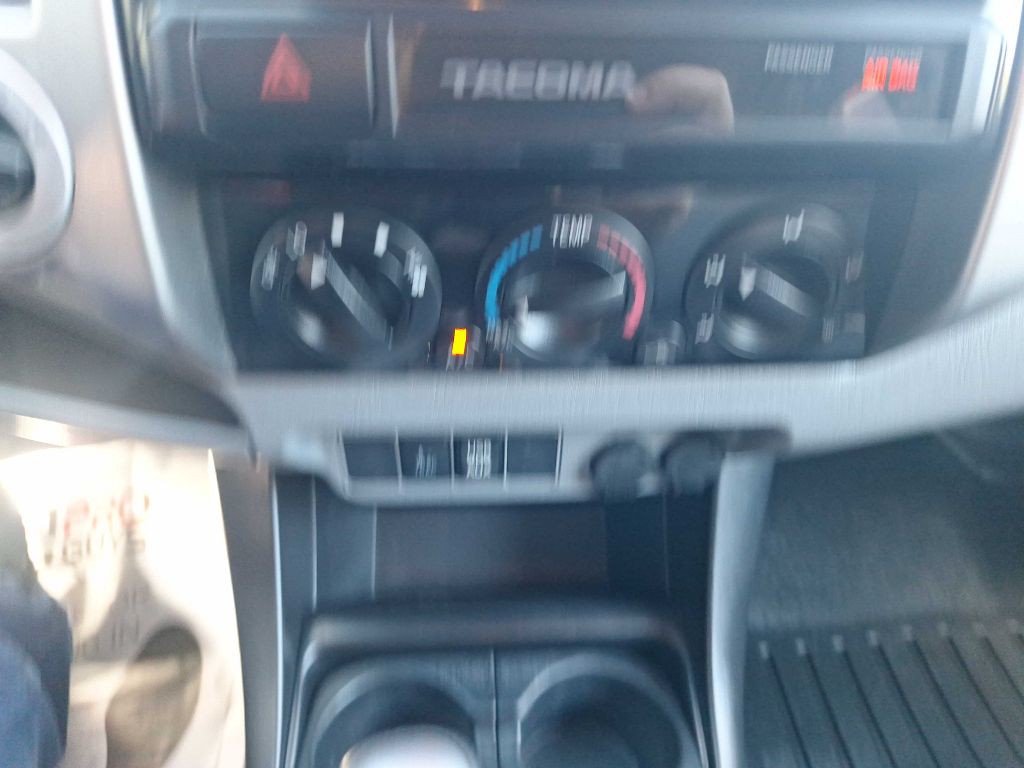 2015 Toyota Tacoma Image 13