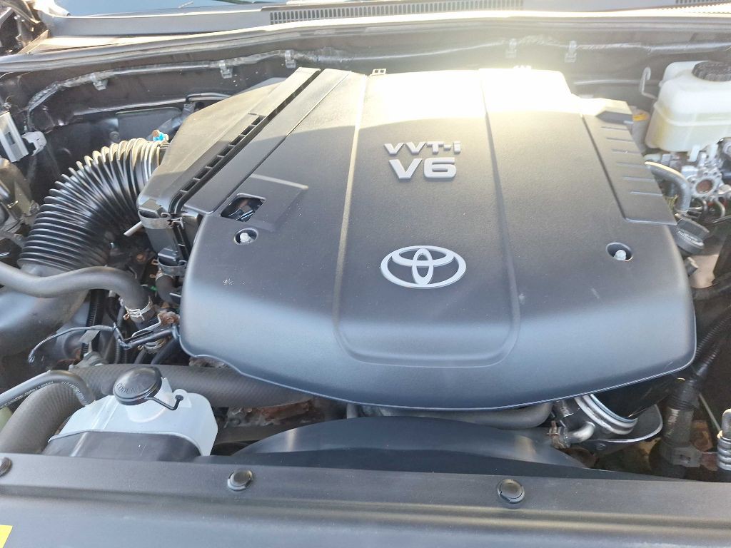 2015 Toyota Tacoma Image 16