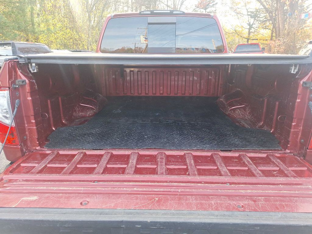 2017 Nissan Titan Image 5