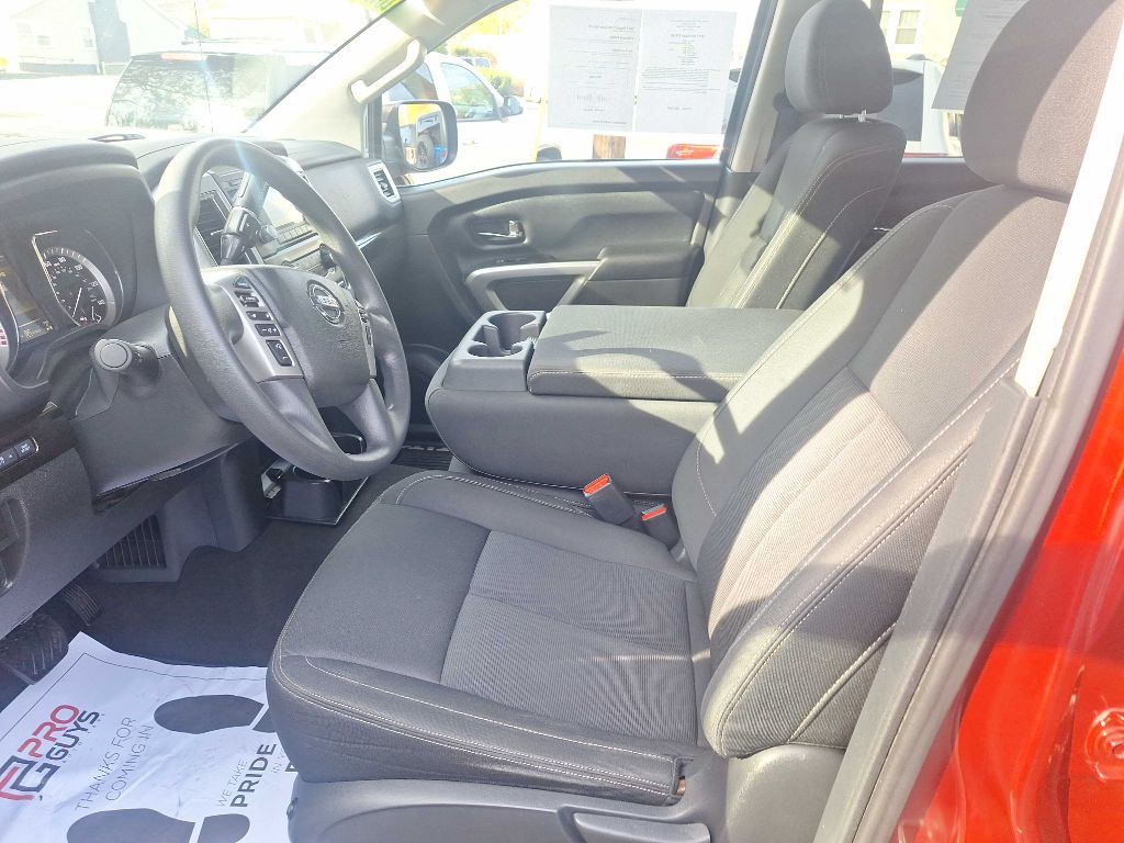 2017 Nissan Titan Image 6