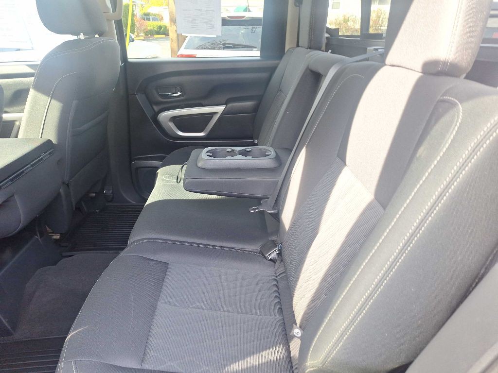 2017 Nissan Titan Image 7