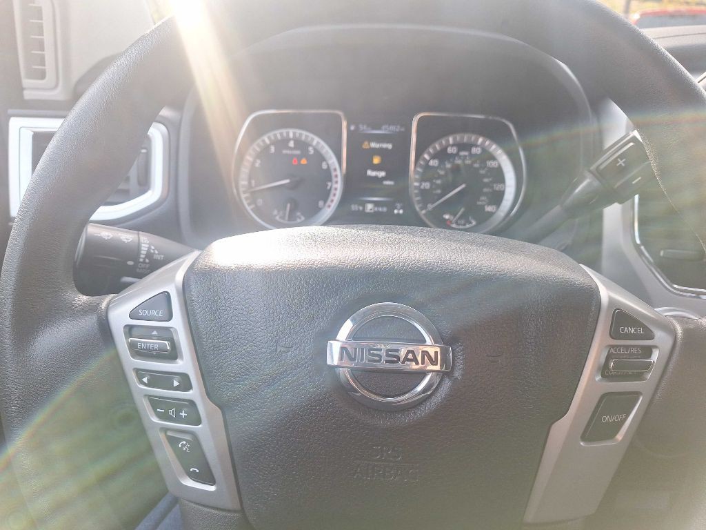 2017 Nissan Titan Image 10