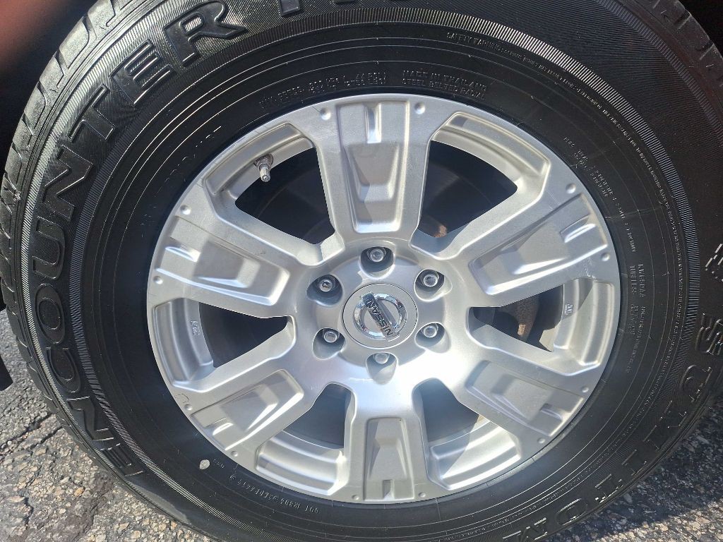 2017 Nissan Titan Image 17