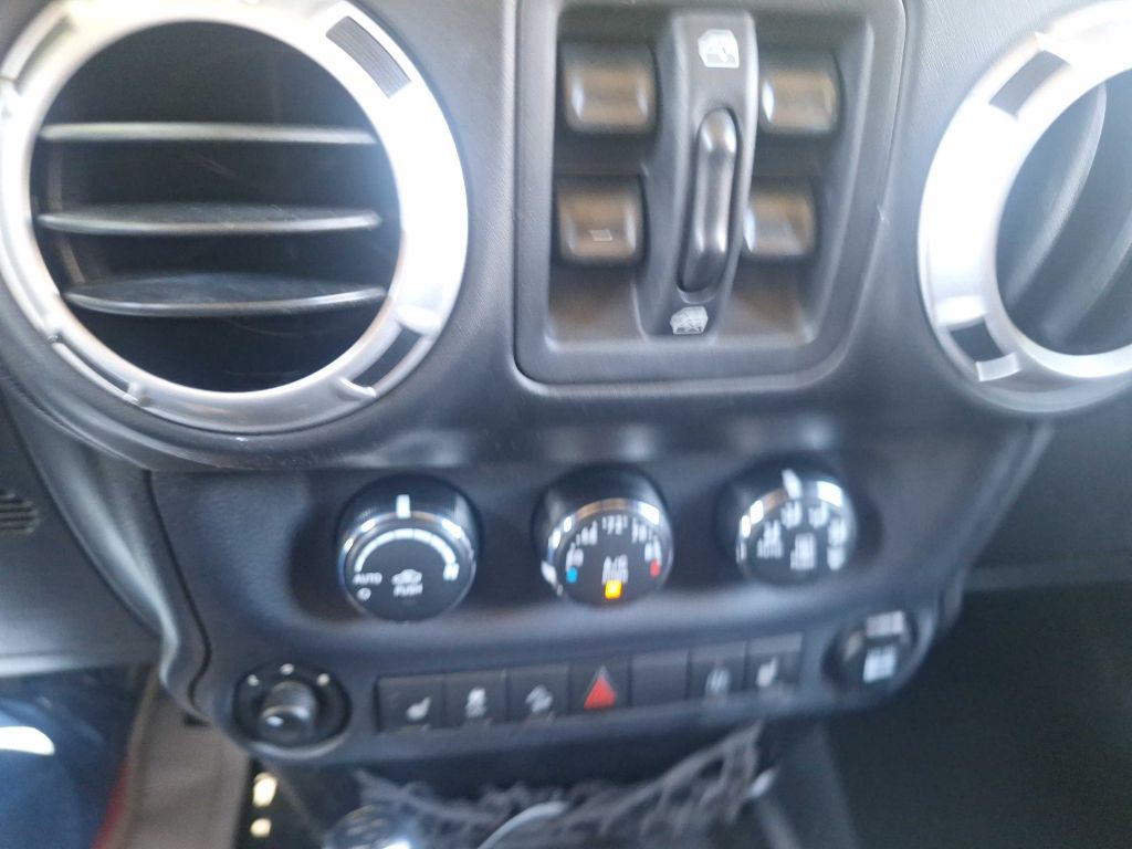 2013 Jeep Wrangler Unlimited Sahara - Photo 13