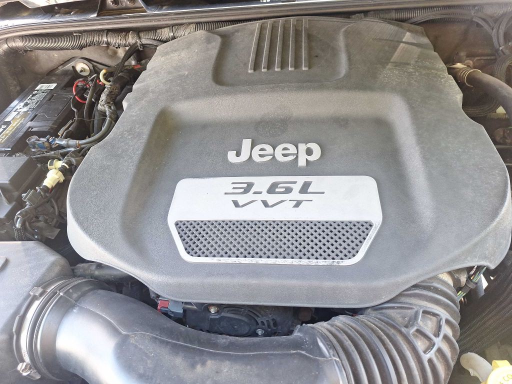 2013 Jeep Wrangler Unlimited Sahara - Photo 15