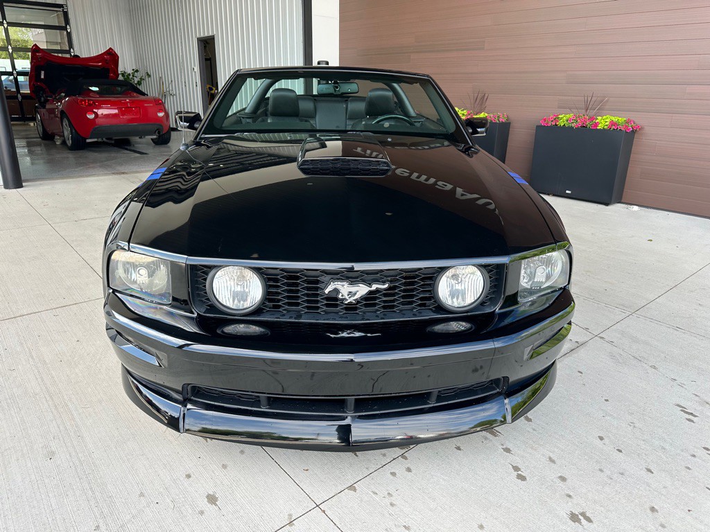 2008 Ford Mustang Image 2