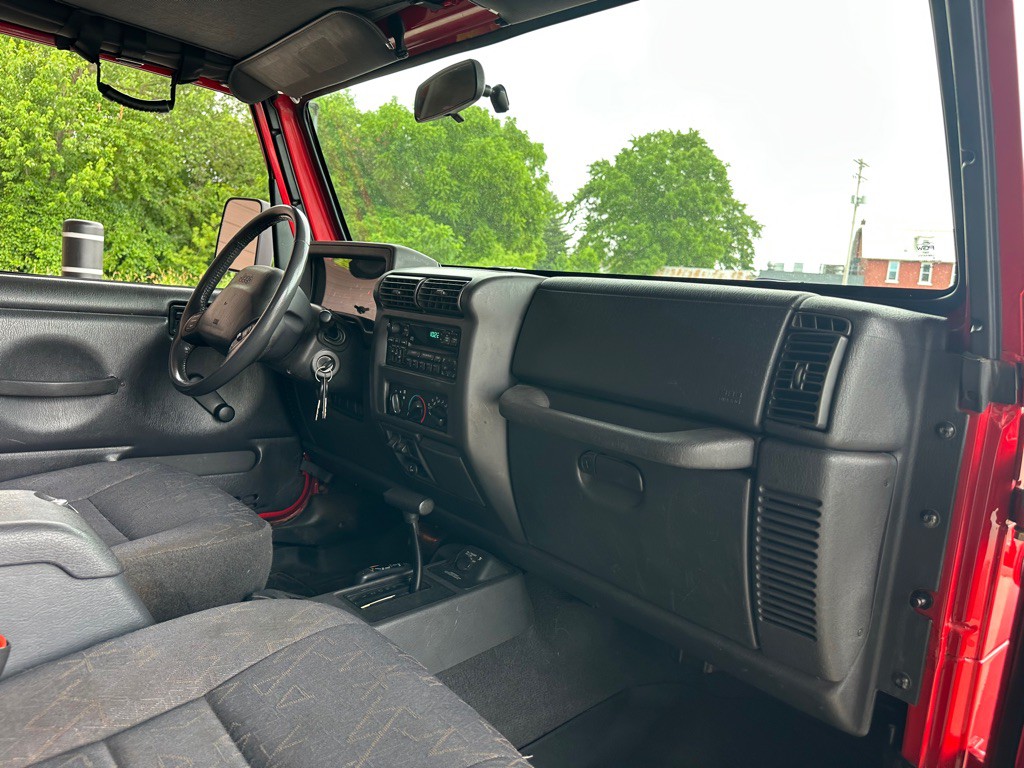 2002 Jeep Wrangler Image 12
