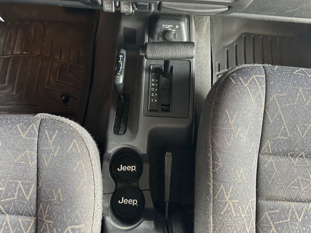 2002 Jeep Wrangler Image 23