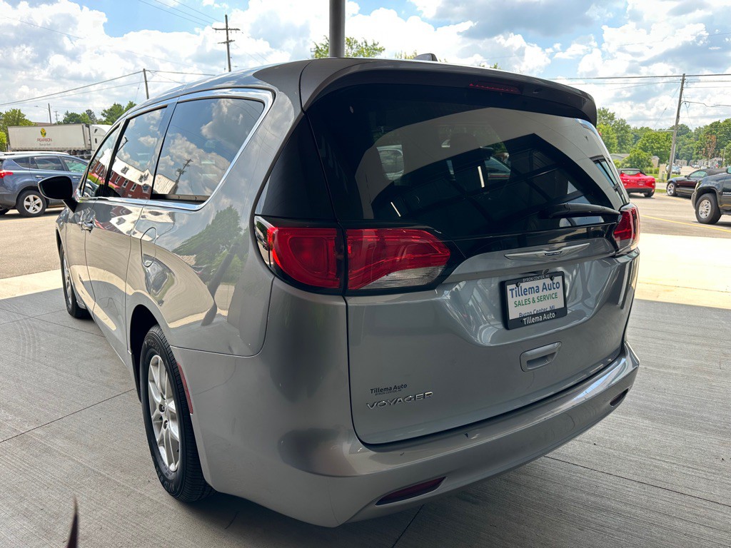 2020 Chrysler Voyager Image 5