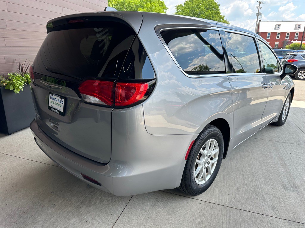 2020 Chrysler Voyager Image 7