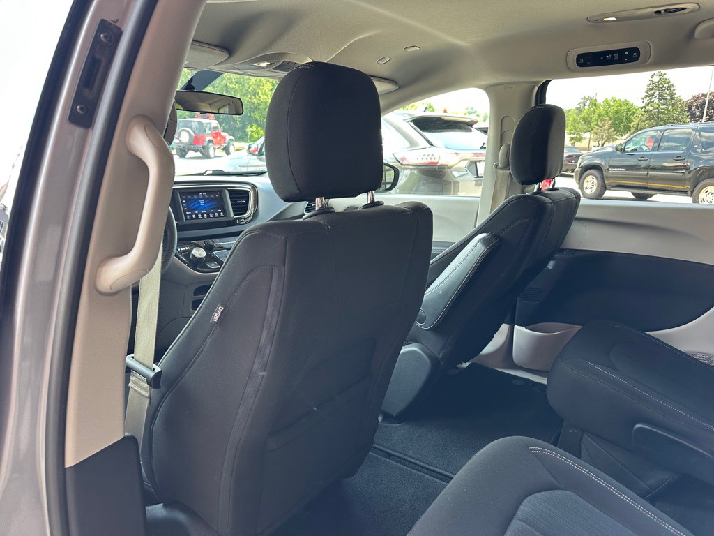 2020 Chrysler Voyager Image 11
