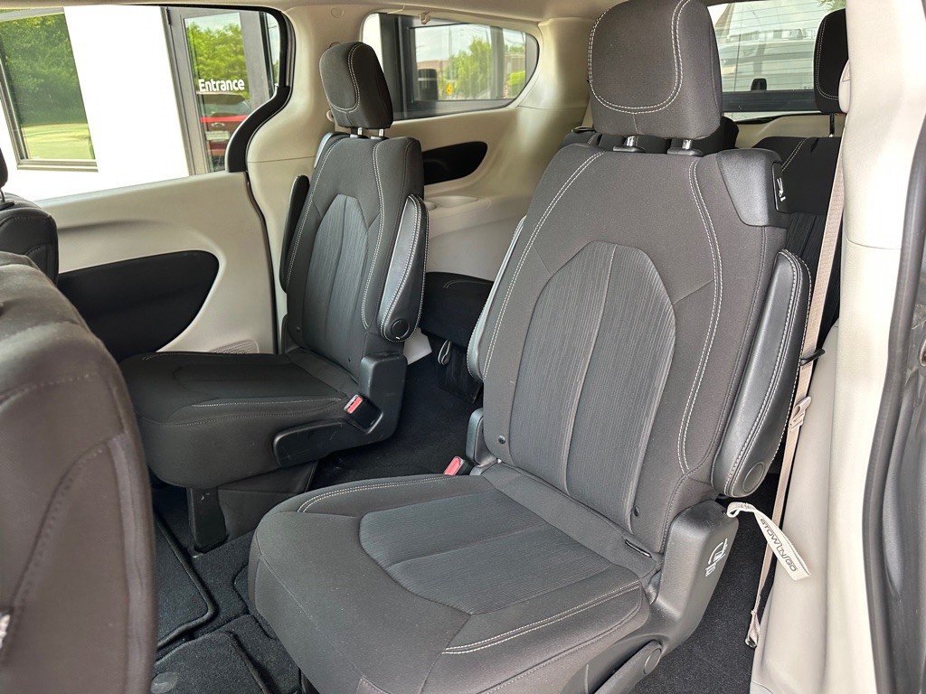 2020 Chrysler Voyager Image 12