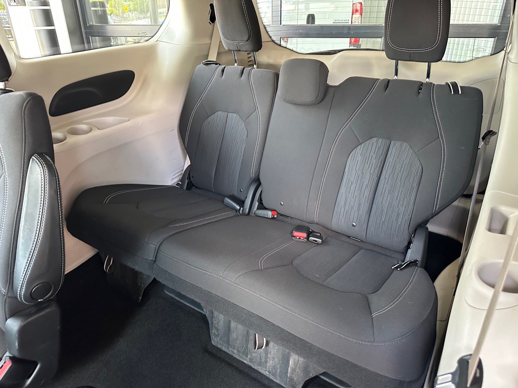 2020 Chrysler Voyager Image 13