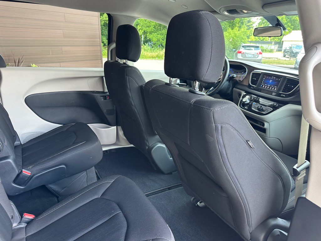 2020 Chrysler Voyager Image 15