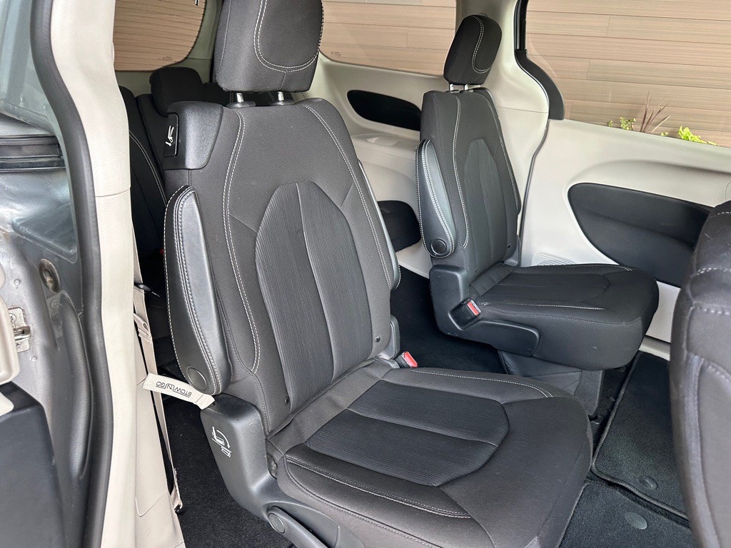 2020 Chrysler Voyager Image 16