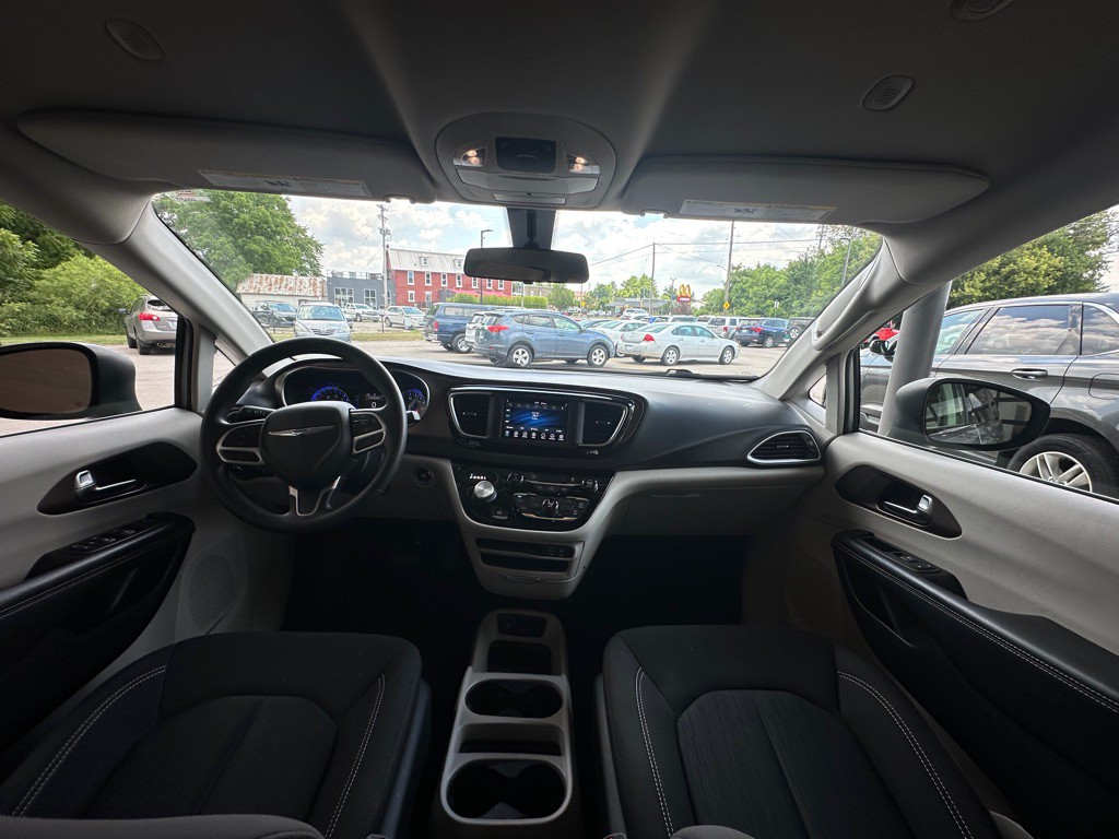 2020 Chrysler Voyager Image 20
