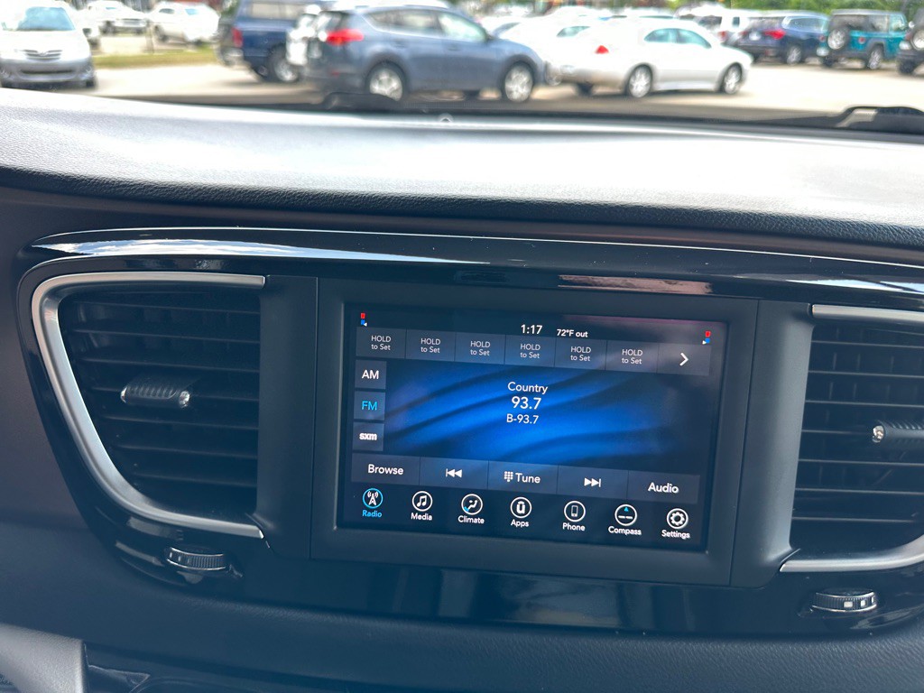 2020 Chrysler Voyager Image 26