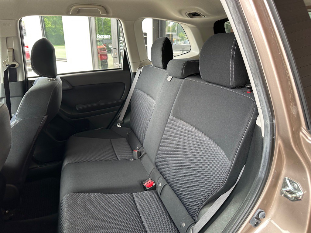 2015 Subaru Forester Image 12