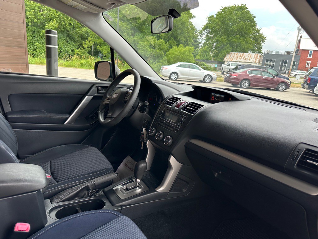 2015 Subaru Forester Image 16