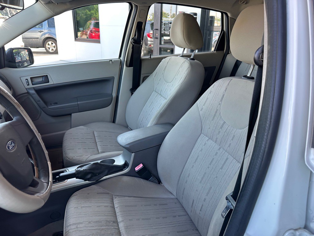 2009 Ford Focus Image 10