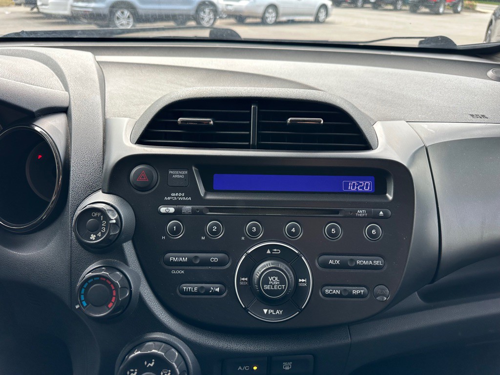 2013 Honda Fit Image 24