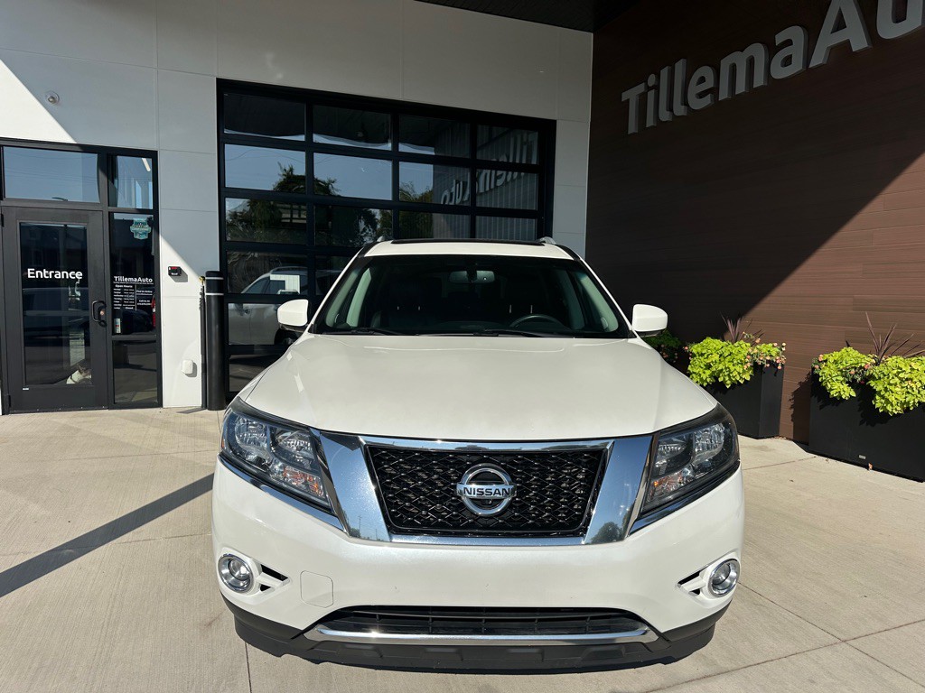 2015 Nissan Pathfinder Image 2