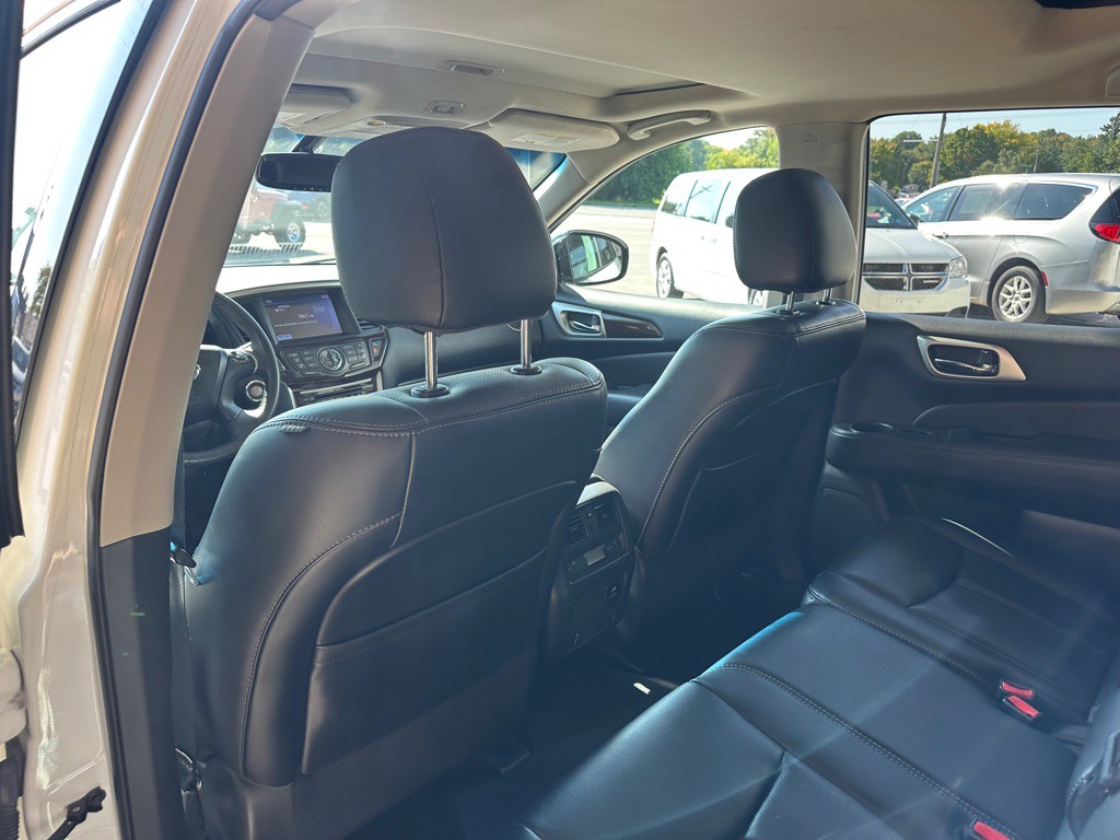 2015 Nissan Pathfinder Image 11