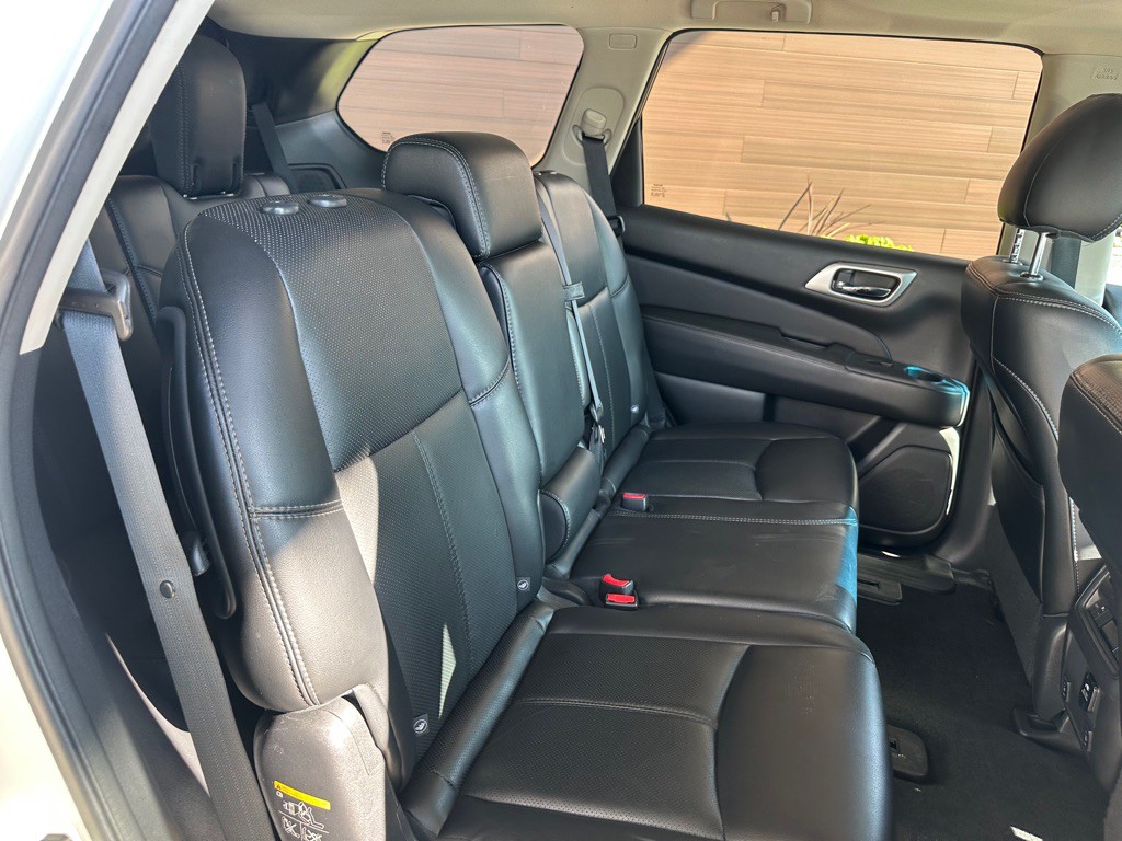 2015 Nissan Pathfinder Image 16