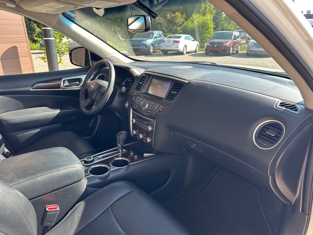 2015 Nissan Pathfinder Image 18