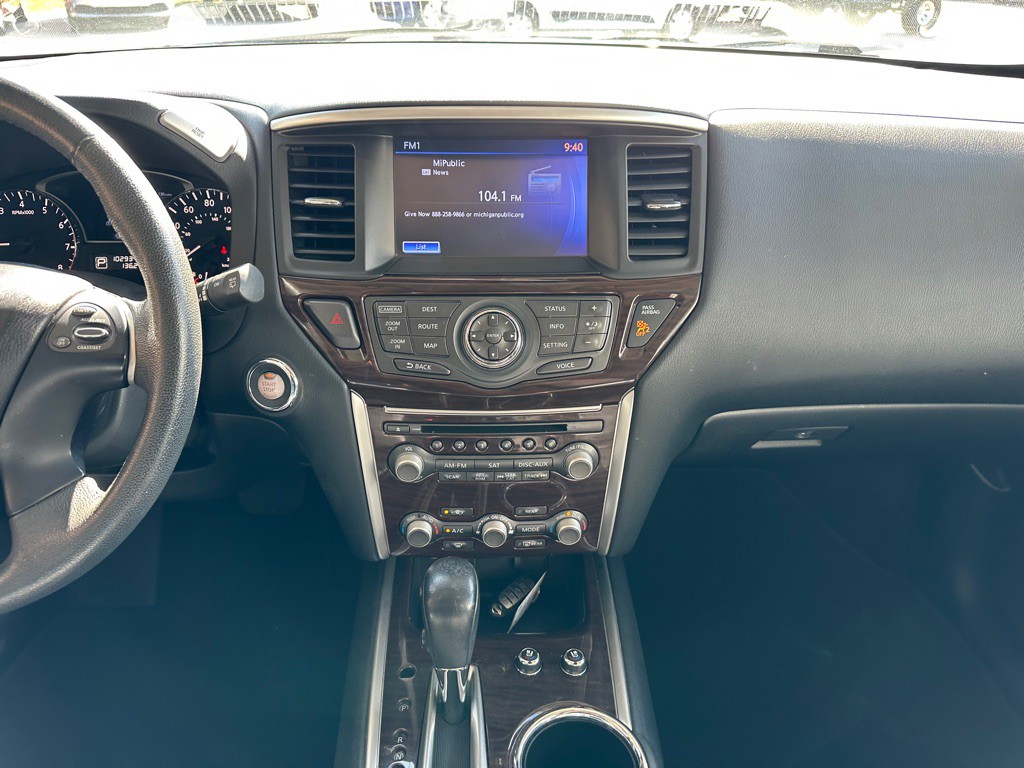 2015 Nissan Pathfinder Image 25