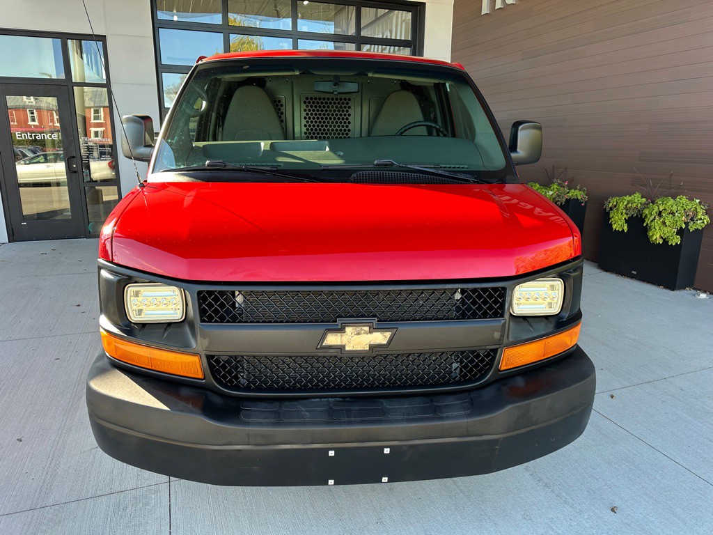 2014 Chevrolet Express Image 2
