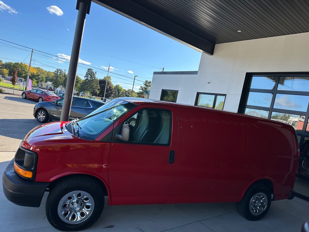 2014 Chevrolet Express Image 4