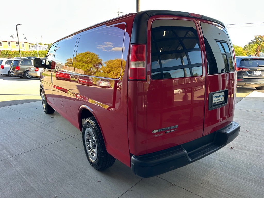 2014 Chevrolet Express Image 5