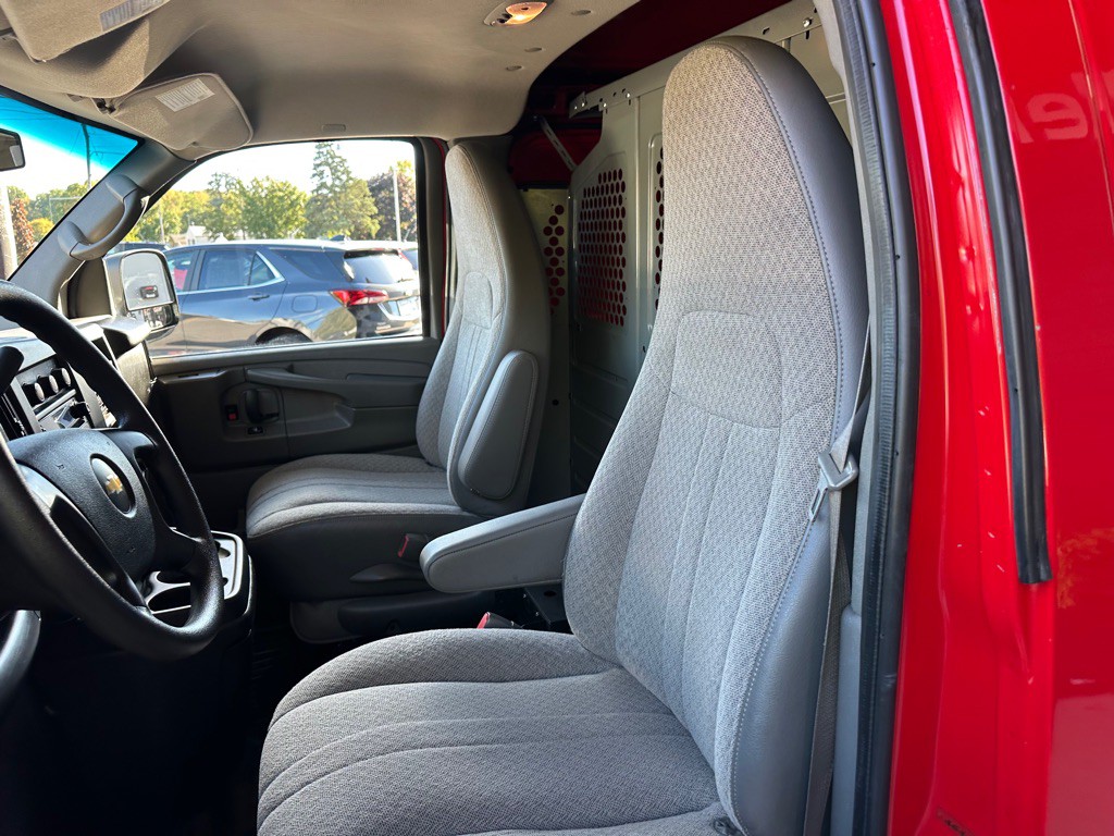 2014 Chevrolet Express Image 10